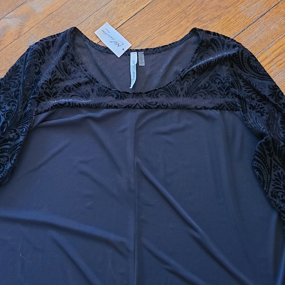Black burnout velvet accent top NWT Sheer neck and sleeves, 2X NY Collection - Picture 6 of 13